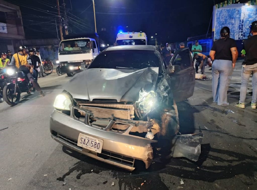 Un muerto y una lesionada tras colisión en avenida Aranzazu