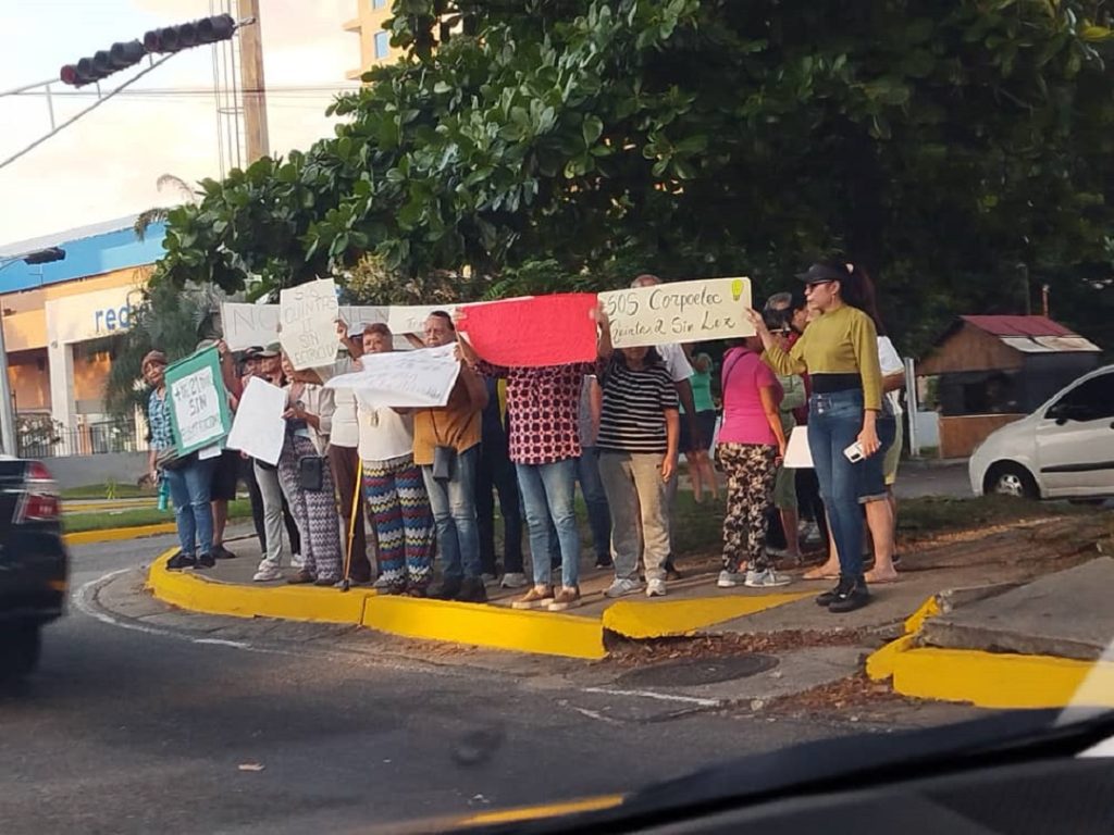 Un transformador dañado tiene en vilo a vecinos de las Quintas II de Naguanagua