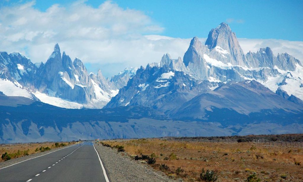 Gobernadora colombiana pide a Suramérica acciones para proteger la cordillera de los Andes