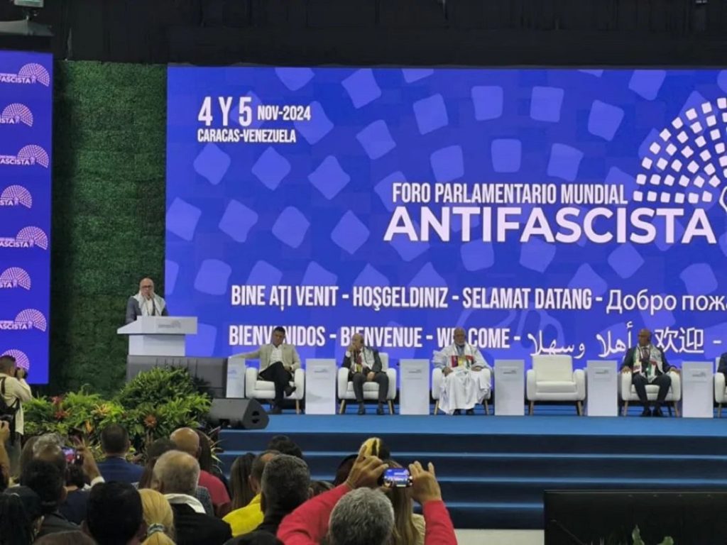 Parlamentarios de varios países crean en Venezuela una "red mundial antifascista"