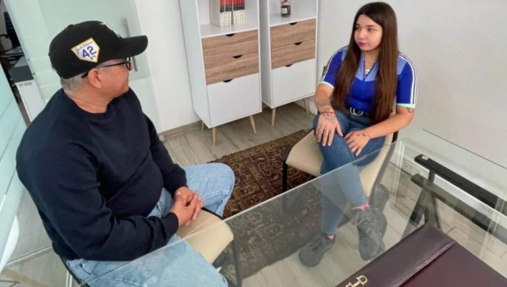 Taxista venezolano y chilena que lo agredió firmaron acuerdo