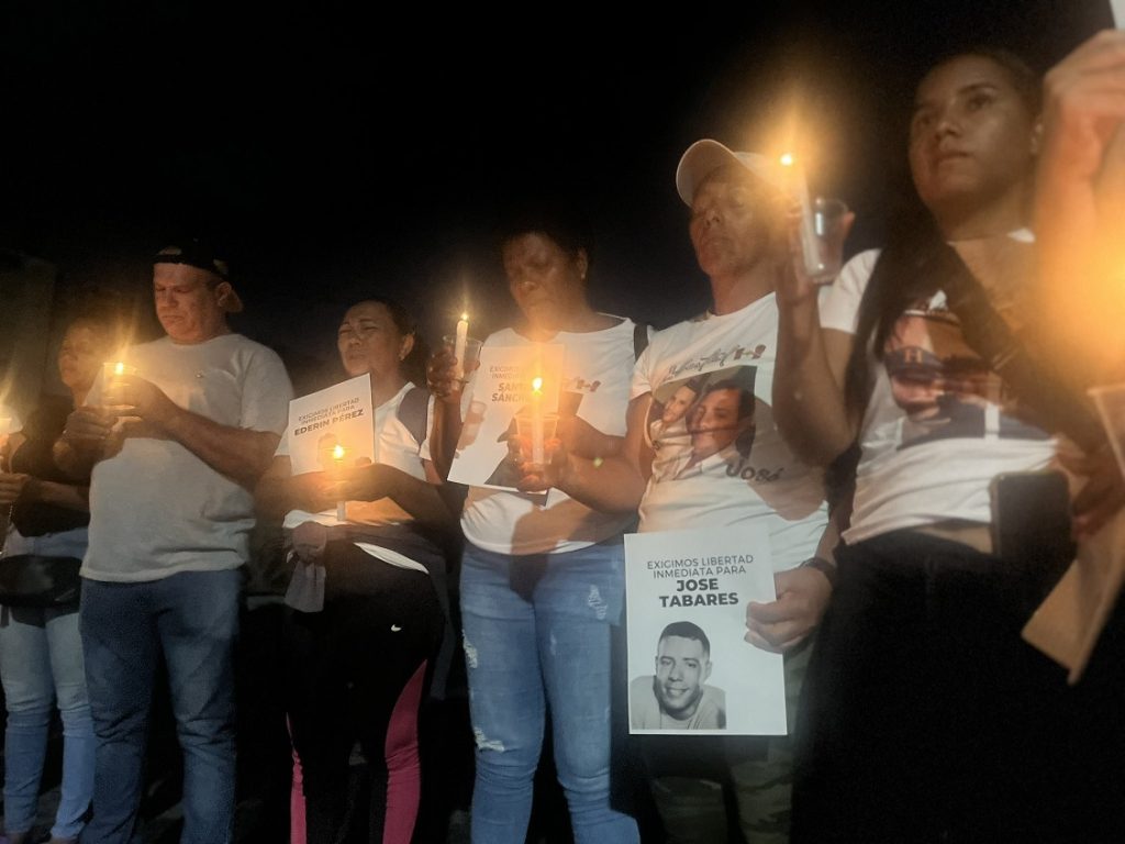Familiares levantan vigilia en Tocuyito por la libertad de los presos políticos