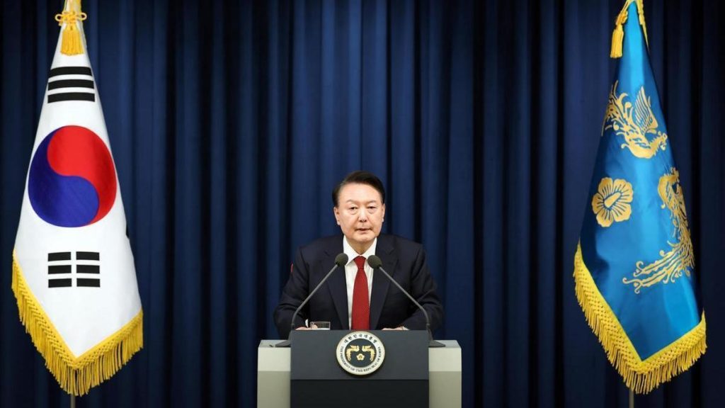 Piden orden de arresto para el presidente surcoreano Yoon por declarar la ley marcial