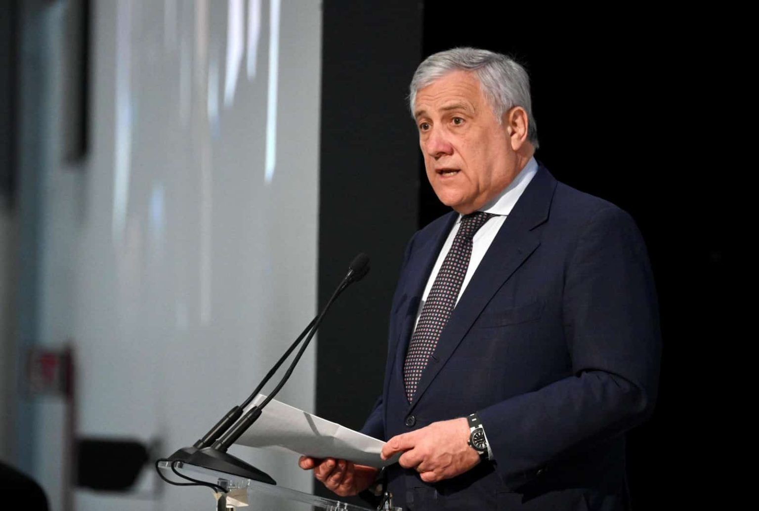 Familias de presos políticos agradecen al ministro italiano Antonio Tajani