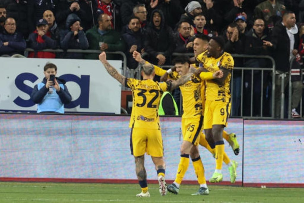 Bastoni y Lautaro