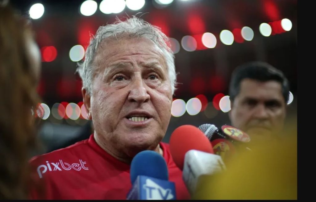 Zico reúne a Michel Salgado