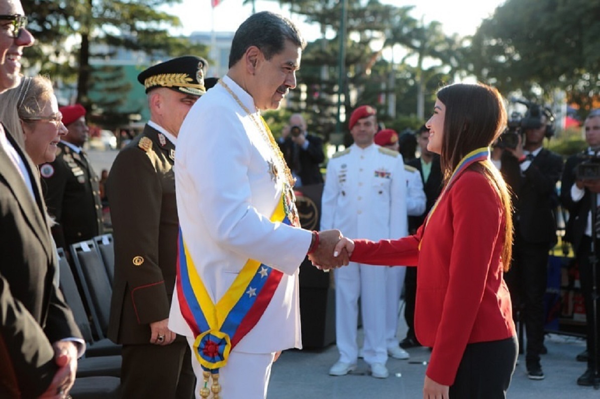 Nicolás Maduro condecora a los 21 venezolanos sancionados por el Tesoro de Estados Unidos