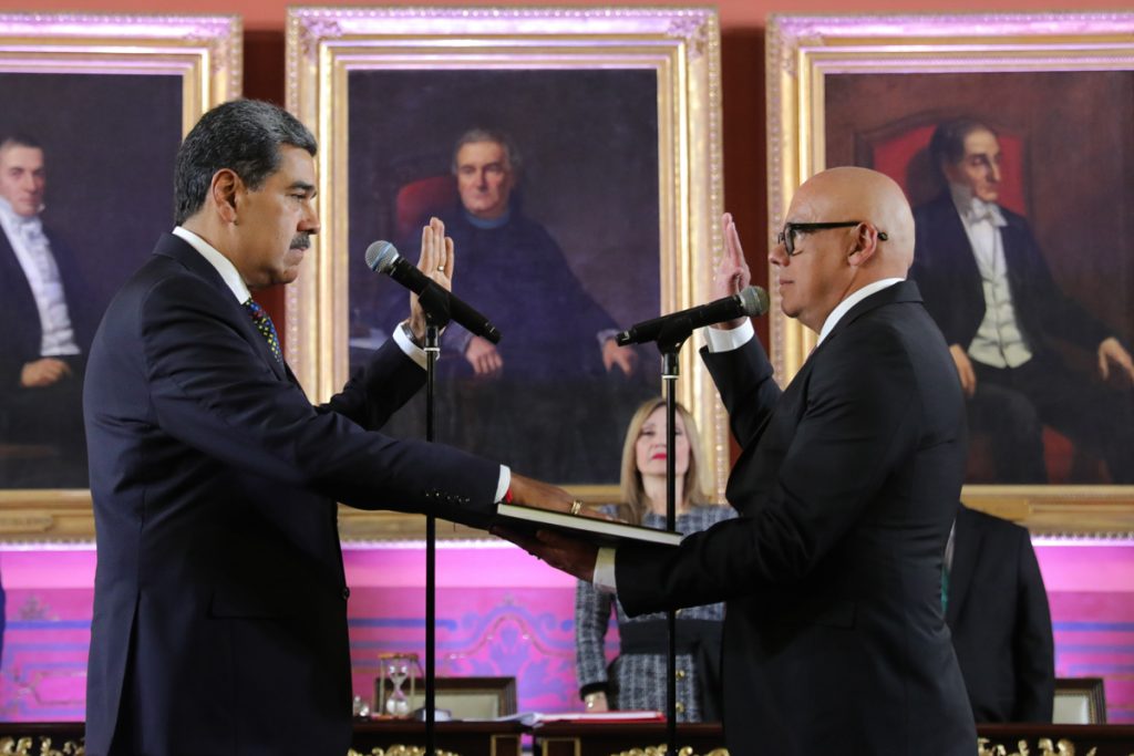 Maduro jura ante Jorge Rodríguez: "Inauguro el nuevo período de la paz"