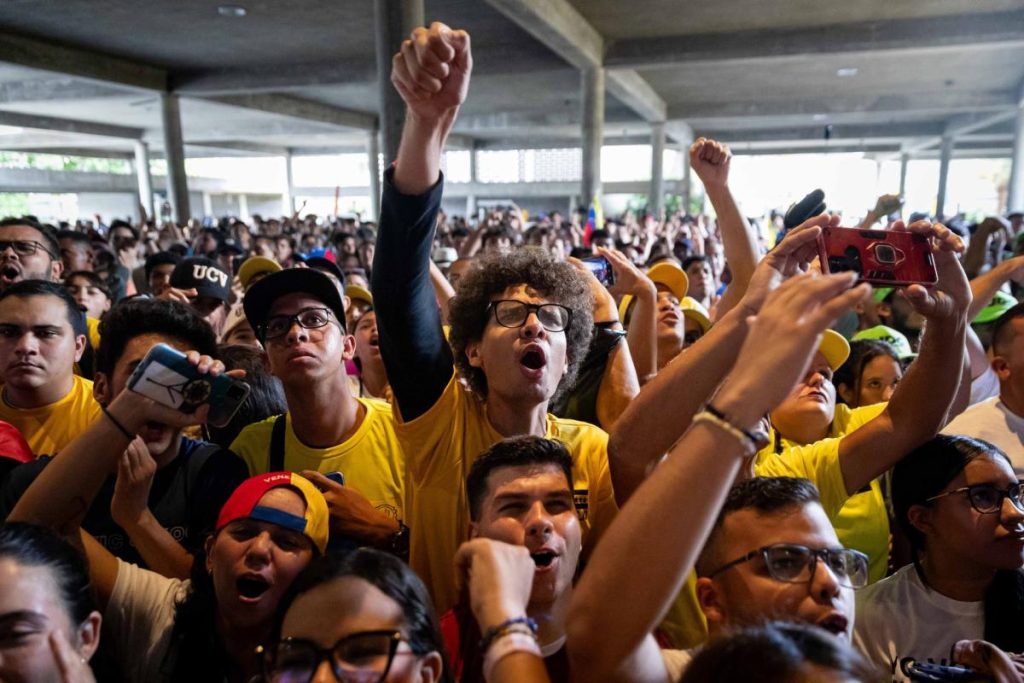 Estudiantes universitarios tildan de ilegítima la investidura de Maduro
