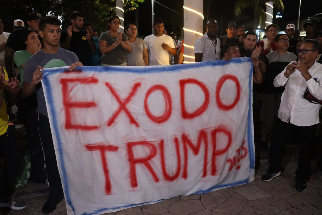 Caravana migrante sale del sur de México hacia EE.UU. a una semana del regreso de Trump