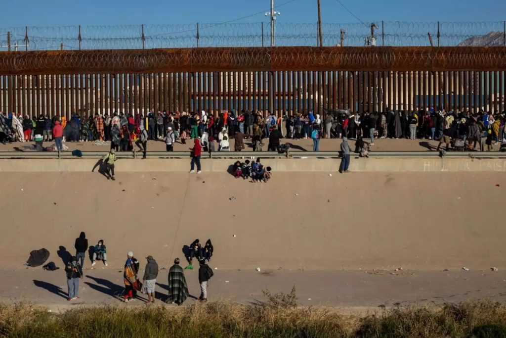 Trump comenzará el martes redadas de migrantes indocumentados en Chicago