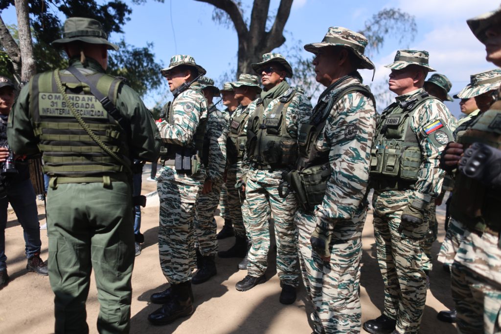 Venezuela despliega una operación militar en frontera con Colombia