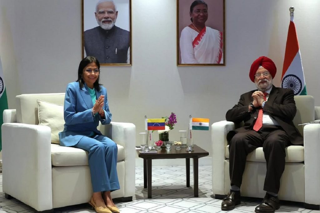 Venezuela busca proyectos de energía con India