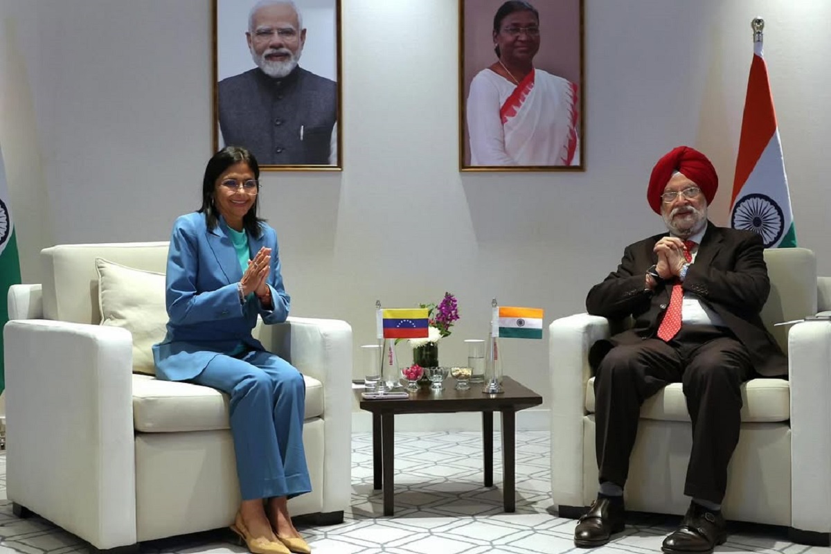Venezuela busca proyectos de energía con India