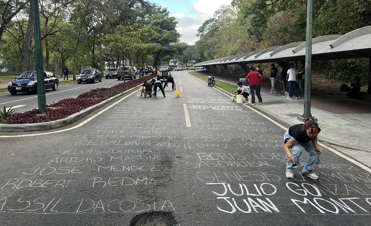 Estudiantes de la UCV recuerdan a jóvenes caídos en protestas
