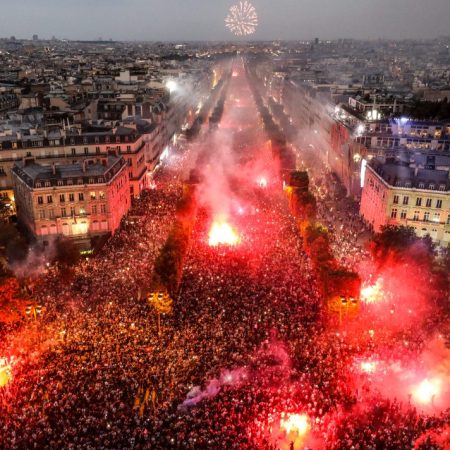 This picture taken from the top of the Arch of Triumph (Arc de Triomphe) on July 15, 2018 shows people lighting flares as they celebrate after France won the Russia 2018 World Cup final football match against Croatia, on the Champs-Elysees avenue in Paris.  / AFP PHOTO / Ludovic MARIN