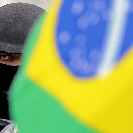 Brasileños van a las calles para manifestarse a favor y en contra de Bolsonaro