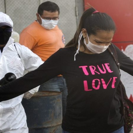 La fase de flexibilización de la cuarentena que se realizará a partir de este lunes 13 de julio en 3 niveles, manteniéndose el Zulia en su totalidad en confinamiento estricto. AFP