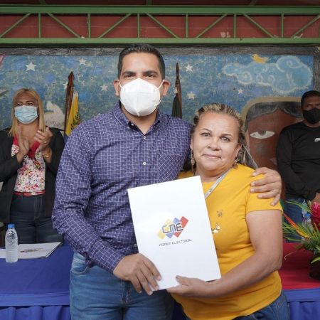 Acreditado y proclamado nuevo alcalde de San Joaquín, Diego Corrales