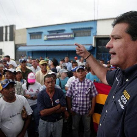 10 de Mayo de 2017. El diputado por primero justicia, Armando Amengual, marcho por las principales calrabobo. Venezuela. Foto: Juan Carlos Hernandez
