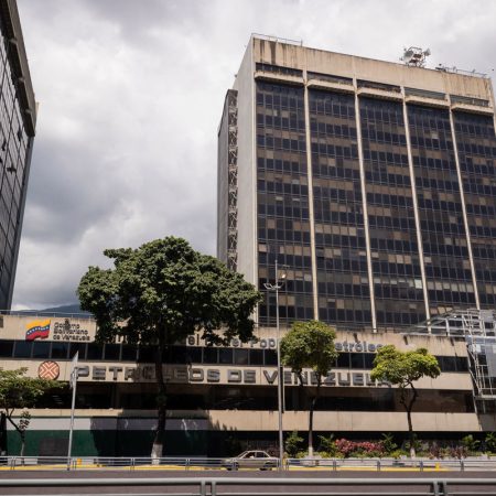 Reuters: 50 empresas buscan licencias petroleras estadounidenses para negociar con Venezuela