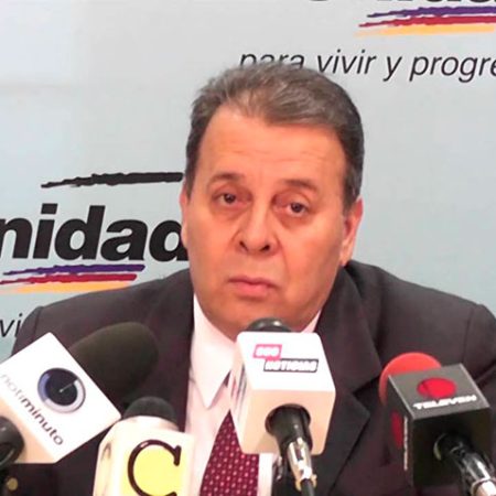 Oposición invitó 97 diputados internacionales como observadores