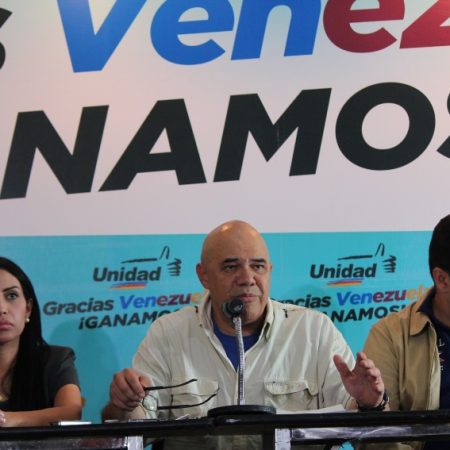 MUD exige a Maduro que asuma responsabilidades en materia económica