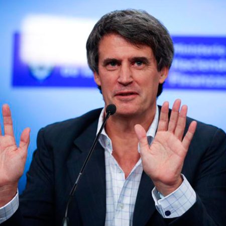 Gobierno argentino anuncia fin de restricciones cambiarias