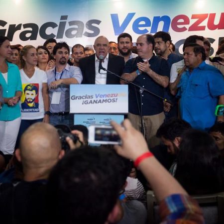 Diputados opositores escogerán presidente de la AN el domingo