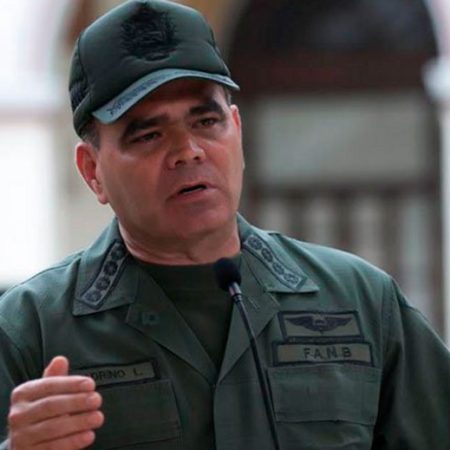 Ministro de Defensa pidió respeto a la Constitución
