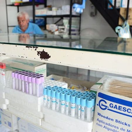 Distribuidores médicos alertan fallas continuadas de productos