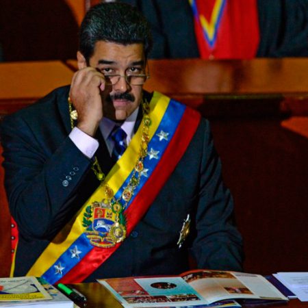 Grupo de venezolanos pide a la AN investigar nacionalidad de Maduro