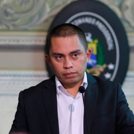 Venezuela busca apoyo en Irán para fortalecer su economía
