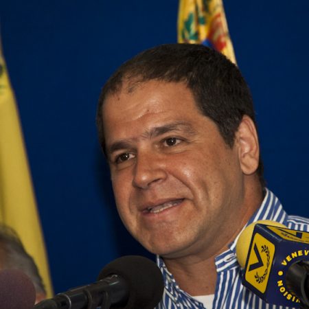 Diputados explican en Brasil "salida democrática" de Maduro
