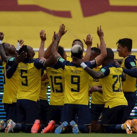 Jugadores de la selección ecuatoriana celebrando uno de los tantos en la goleada histórica ante Colombia. / Foto EFE