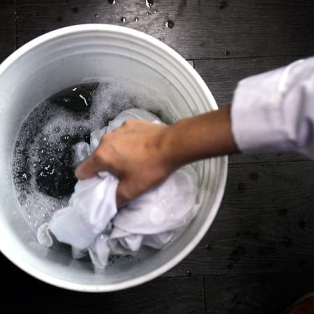 Chileno dice haber creado detergente que repele mosquitos