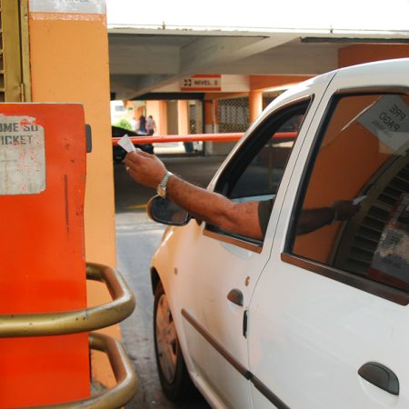 Tarifa de estacionamientos aumentará a Bs 40 por hora