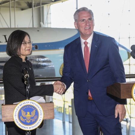 China anuncia maniobras militares cerca de Taiwán tras visita de Tsai a EE.UU.