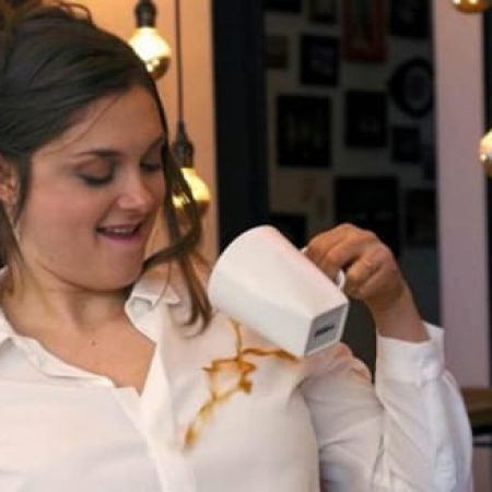 La blusa blanca "repele manchas", lo último en moda inteligente