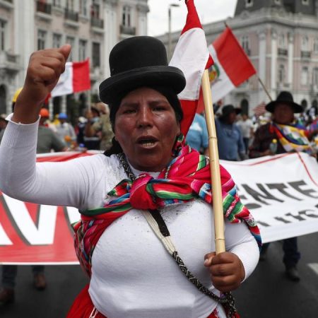 Protestas se mantienen en Lima, con nueva marcha por el centro histórico