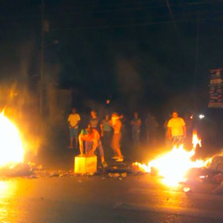 Protestas en rechazo a cortes eléctricos continuaron este martes