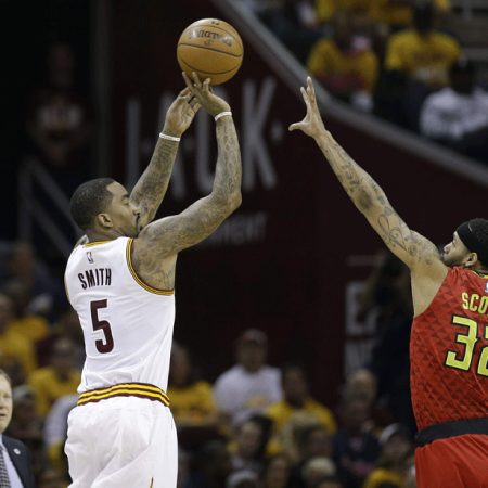 Cavaliers aplastó a Hawks implantando récord de triples