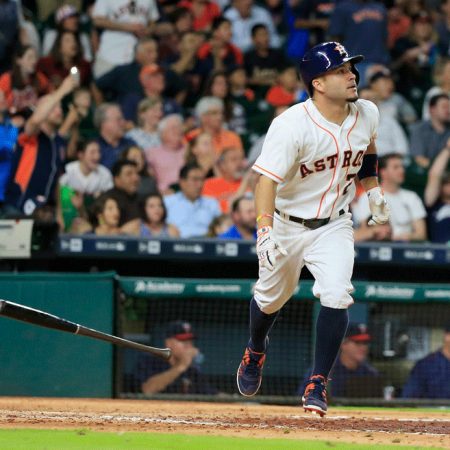 Houston apaleó a Minnesota con octavo jonrón de Altuve