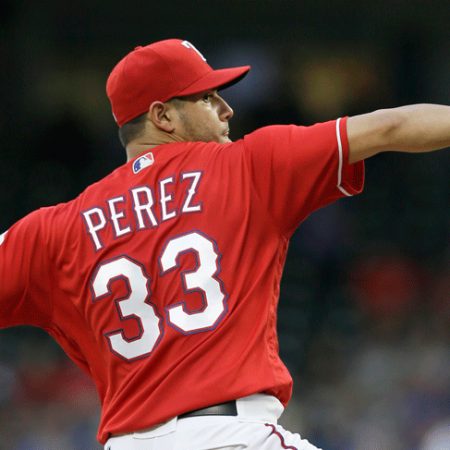 Martín Pérez ganó el duelo criollo a Jhoulys Chacín