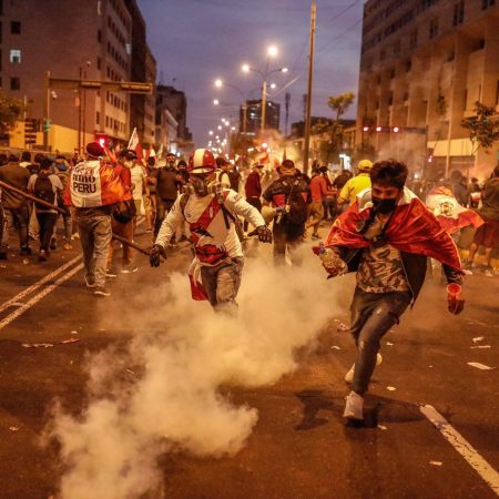 Human Rights Watch pide a Perú que investigue las muertes de manifestantes
