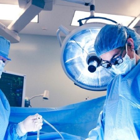 Tres galenos venezolanos destacan en la lista "Top Doctors 2023" de EE.UU.