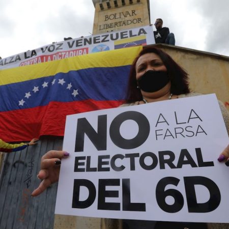 Venezolanos en Colombia rechazan con plantón las elecciones parlamentarias
