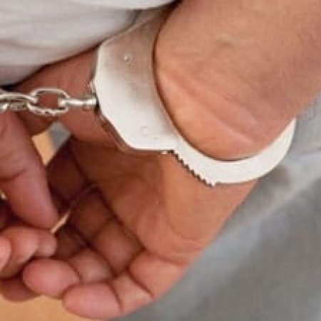 11 años de prisión niño británico que apuñaló a su profesor