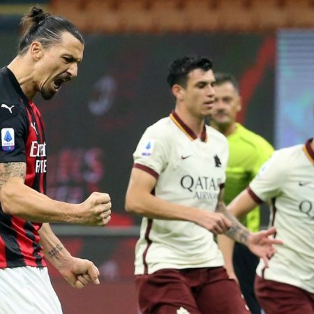 Zlatan Ibrahimovic celebrando tras marcarle a la Roma. / Foto EFE