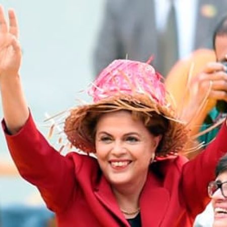 Brasil: 35.000 mujeres de zonas rurales marchan en apoyo a Rousseff